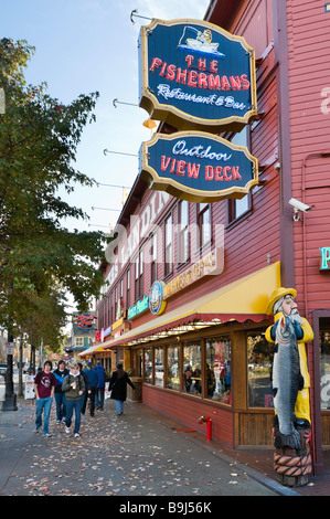 I negozi e i ristoranti a Miner's Landing, Alaskan Way, Seattle, Washington, Stati Uniti d'America Foto Stock