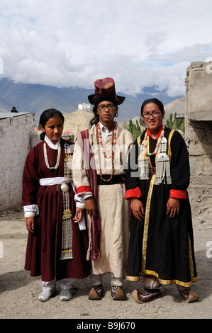 Ladakhi la gente in costume tradizionale, Leh, Ladakh India del Nord, Himalaya, Asia Foto Stock