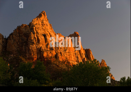 Montagna nella luce della sera, Parco Nazionale Zion, Utah, Stati Uniti d'America Foto Stock