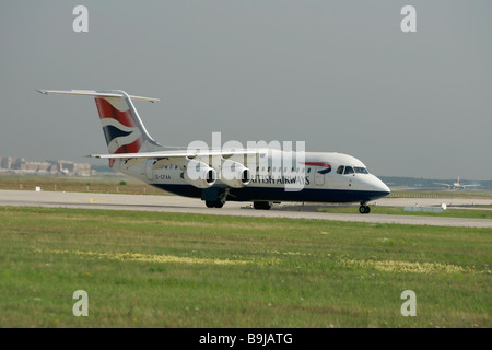 British Airways Cityliner Aero RJ 85, tenendo fuori all'aeroporto di Francoforte, Hesse, Germania, Europa Foto Stock