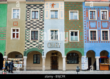 I coloratissimi Tenement case della Piazza del Mercato Vecchio (Stary Rynek) a Poznan, Polonia Foto Stock
