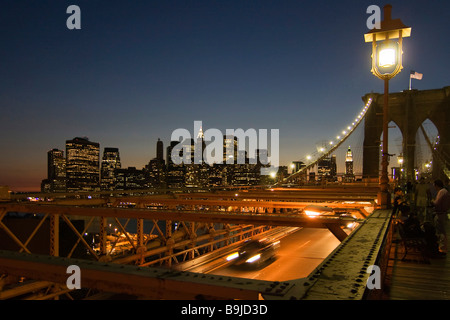 Il Ponte di Brooklyn e Manhattan di notte, la città di New York, New York, USA, America del Nord Foto Stock