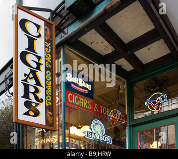 Cigar Store nella storica Pioneer Square District, Seattle, Washington, Stati Uniti d'America Foto Stock