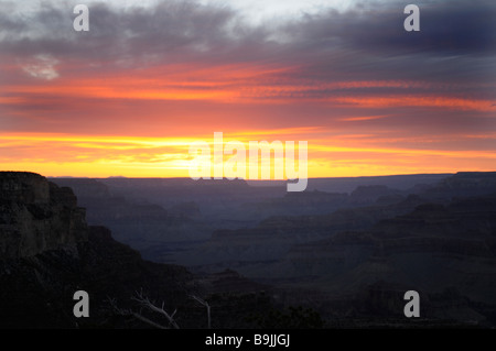 Tramonto sul Grand Canyon una delle 7 meraviglie del mondo naturale in Arizona USA Foto Stock