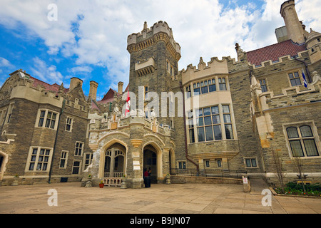 Esterno della Casa Loma stile medievale castello completato nel 1914 nella città di Toronto Ontario Canada Foto Stock