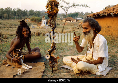 India, Madhya Pradesh, Anuppur distretto, Amarkantak (Teerthraj), giovane sadhu o sannyasi (Monaco Nomade) Foto Stock