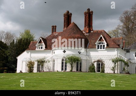 Architettura di Houghton Lodge Hampshire Inghilterra Regency country house vista dal giardino Foto Stock