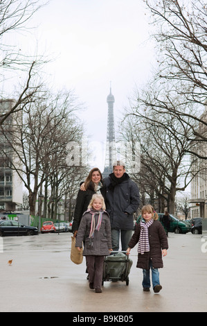 La famiglia che va al mercato Foto Stock