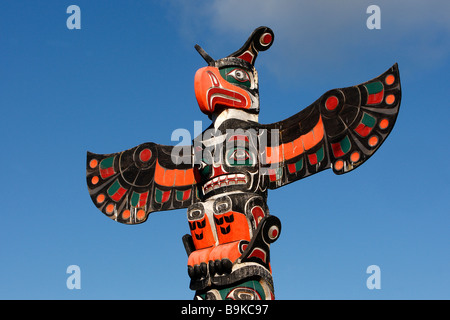 Il totem pole al villaggio Nimkish, Isola di cormorani Foto Stock