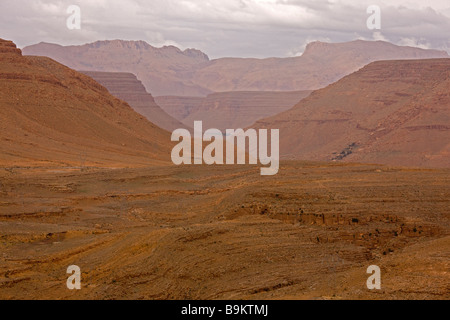 La Ziz gole Gorges du Ziz tra il deserto del Sahara e l'Alto Atlante Marocco Foto Stock