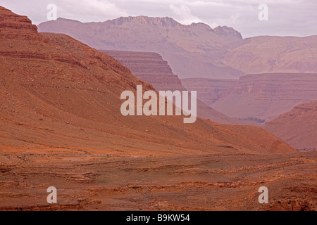 La Ziz gole Gorges du Ziz tra il deserto del Sahara e l'Alto Atlante Marocco Foto Stock