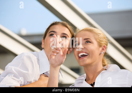 I contraenti in una parte anteriore del sito di costruzione Foto Stock