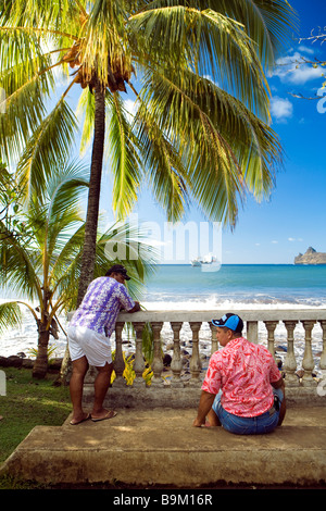 Francia Polinesia francese Isole Marchesi arcipelago, Nuku Hiva Isola, Hatiheu Bay e il villaggio Foto Stock