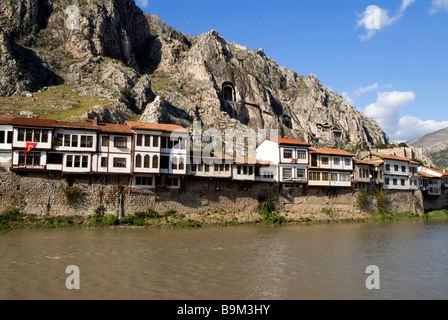 La Turchia, la regione del Mar Nero, Amasya, case Ottomane dal fiume Yesil Foto Stock