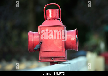 Stazione della Guardia dipinte di rosso olio lampada Foto Stock