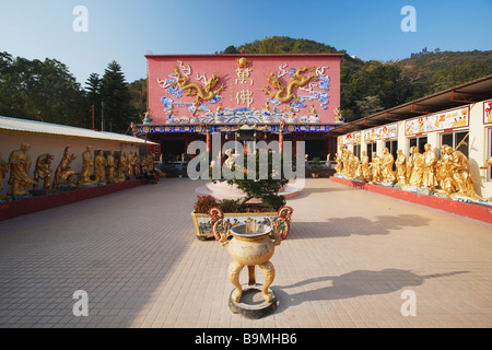 Nel cortile il Monastero dei Diecimila Buddha, Shatin, Nuovi Territori di Hong Kong Foto Stock