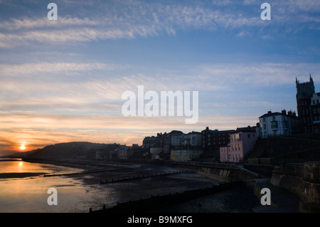 Cromer Beach da Cromer Pier a sunrise in Norfolk England Regno Unito Foto Stock