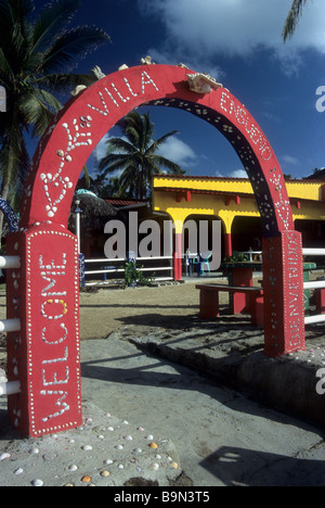 Caraibi arte della shell su arco d'ingresso alla Villa Ensueño hostel, Isla Grande, Panama Foto Stock