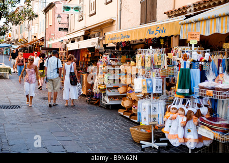 Francia, Var, Sainte Maxime, le strette stradine della parte vecchia della città Foto Stock