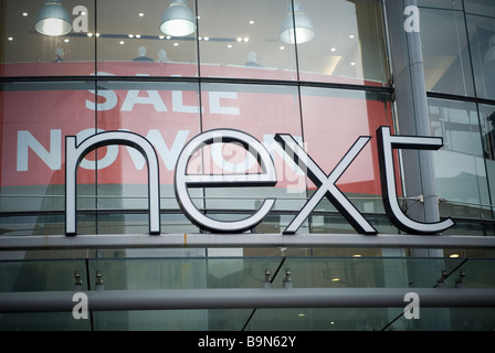 Close up del prossimo negozio di abbigliamento sign in Manchester City Centre Regno Unito Foto Stock