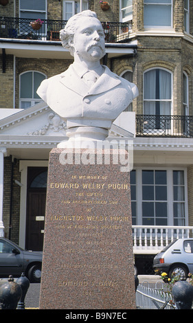 Ramsgate Kent. Busto commemorativo Edward Welby Pugin, figlio di A.W.N., al di fuori della sua Grenville Hotel. Foto Stock