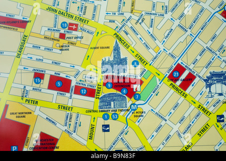 In prossimità del centro della città di Manchester mappa su una scheda directory UK Foto Stock