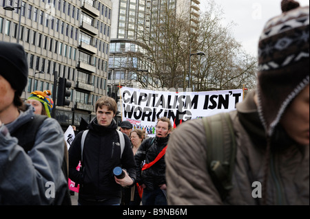 Mettere le persone al primo posto marzo,28 marzo Londra 2009,dimostrazione circa il credit crunch e il cambiamento climatico prima del vertice del G20 Foto Stock