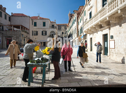 Mercato in Gunduliceva Poljana, la vecchia città di Dubrovnik, Croazia Foto Stock