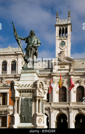 Conde Ansurez statua Plaza Mayor e il Municipio in Valladolid Castiglia e Leon Spagna Foto Stock