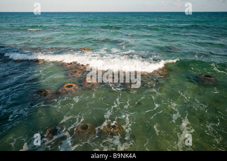 Messico Yucatan - Mayan Palace resorts Grand Mayan Playa del Carmen - reef sfere poste in acque poco profonde per creare nuova barriera Foto Stock