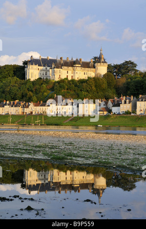 Il castello feudale di Chaumont con vedute del fiume Loira Francia Foto Stock