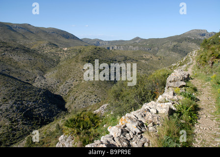 Percorso mozarabico, in rotta verso Barranc de Infierno, Vall de Laguart, Benimaurell, Provincia di Alicante, Comunidad Valenciana, Spagna Foto Stock