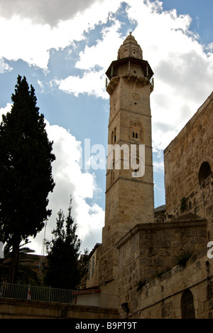 Redentore Chiesa torre campanaria nel cortile della chiesa del Santo Sepolcro o la risurrezione anche il Patriarca Greco Ortodosso sede Foto Stock