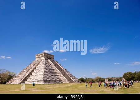 Messico, Yucatan Stato, sito archeologico di Chichen Itza, classificato come patrimonio mondiale dall' UNESCO, El Castillo o piramide di Foto Stock