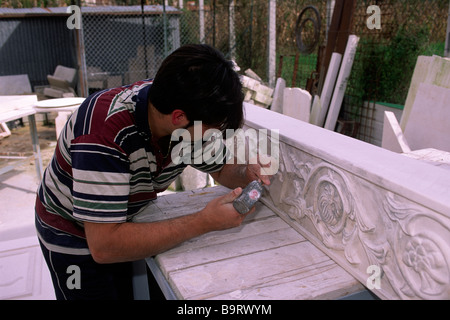 Italia, Abruzzo, Majella, Roccacasale, intaglio in pietra Foto Stock