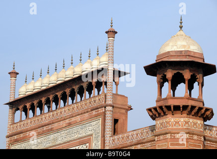 Tetti del grande cancello, Darwaza-ho rauza, gateway per il Taj Mahal. Foto Stock