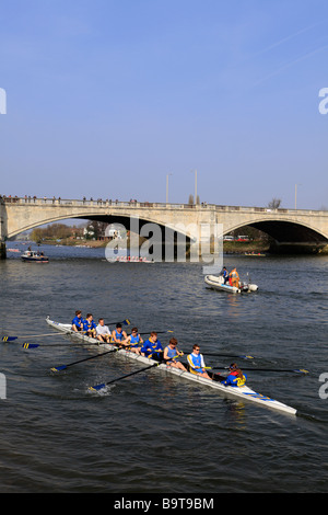 Regno Unito west London chiswick bridge la testa annuale del fiume gara Foto Stock