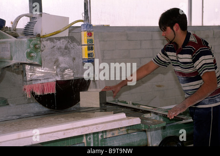 Italia, Abruzzo, Majella, Roccacasale, intaglio in pietra Foto Stock