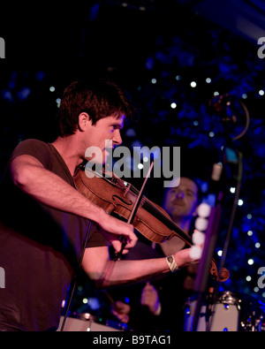 Seth Lakeman effettuando al Moseley Folk Festival di Birmingham nel 2008 Foto Stock