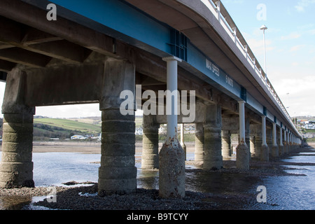 Teignmouth multi span ponte sul fiume teign estuario cittadina balneare attraverso il fiume teign Devon, Inghilterra Foto Stock