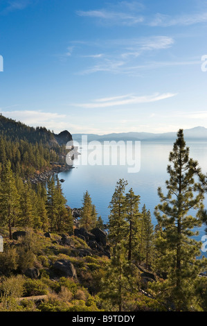 Nel tardo pomeriggio vista da Logan banchi di punto di vista, l'autostrada 50, Zephyr Cove, Lake Tahoe, Nevada, STATI UNITI D'AMERICA Foto Stock