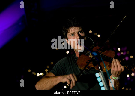 Seth Lakeman effettuando al Moseley Folk Festival di Birmingham nel 2008 Foto Stock