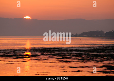 Sundown attraverso il Moray Firth a nord Kessock Highland scozzesi regione SCO 2232 Foto Stock