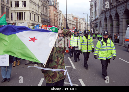 G20 protesta Londra 2009 banner cartelloni Foto Stock