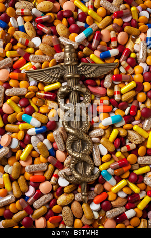 Caduceo campo medico emblema Foto Stock