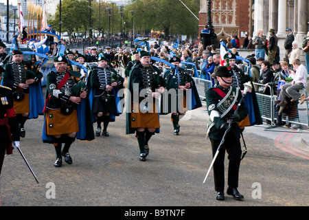 Irish pipers sfilando al signore del sindaco di Londra Show Foto Stock