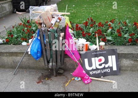 G20 protesta Londra 2009 banner cartelloni Foto Stock