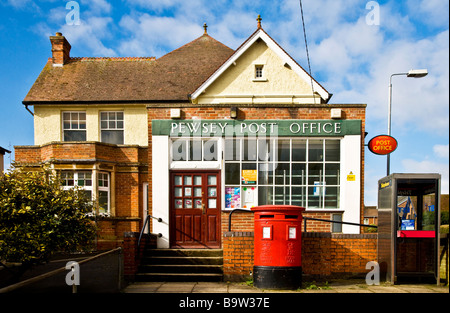 Village post office in Pewsey, Wiltshire, Inghilterra, Regno Unito Foto Stock