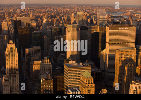 2009 STORICO SKYLINE DI MIDTOWN MANHATTAN NEW YORK STATI UNITI Foto Stock