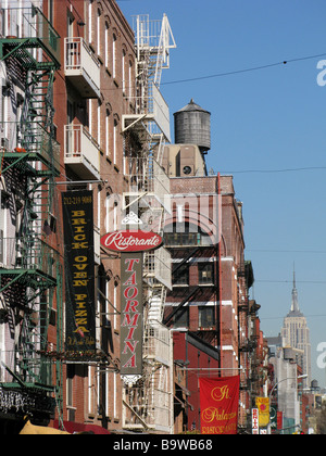 Tende da sole Ristorante Mulberry Street Little Italy MANHATTAN NEW YORK CITY USA Foto Stock